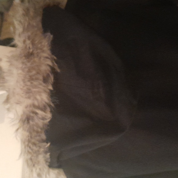 Black hooded BENCH bomber jacket with fur hood - Picture 4 of 4